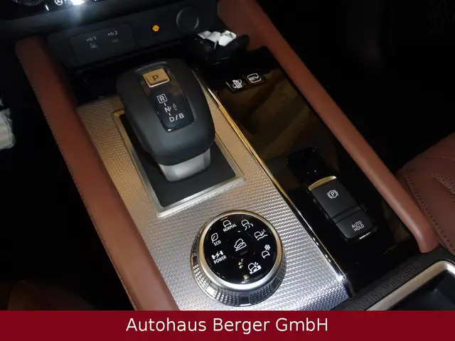 Mitsubishi Outlander view 13