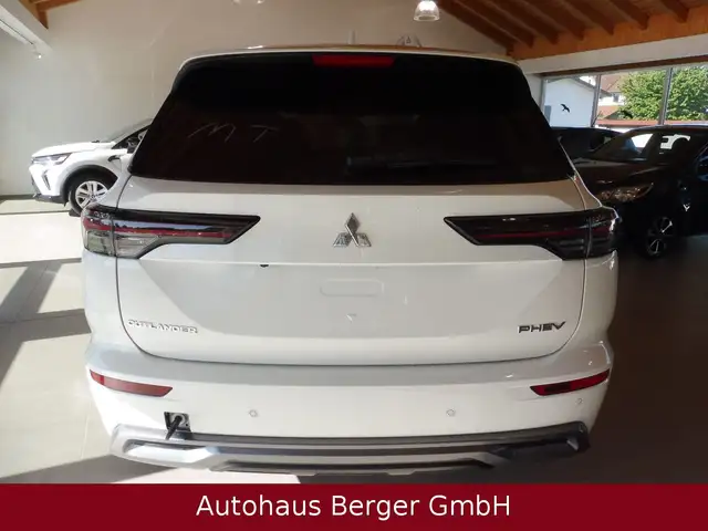 Mitsubishi Outlander view 7