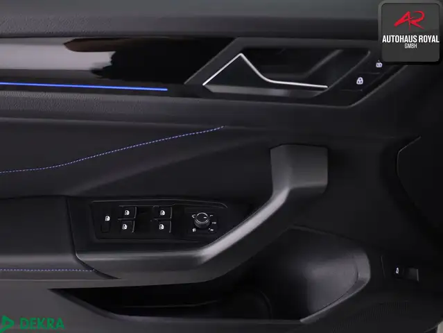 Volkswagen T-Roc view 14