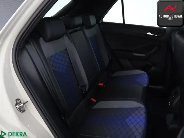 Volkswagen T-Roc view 12