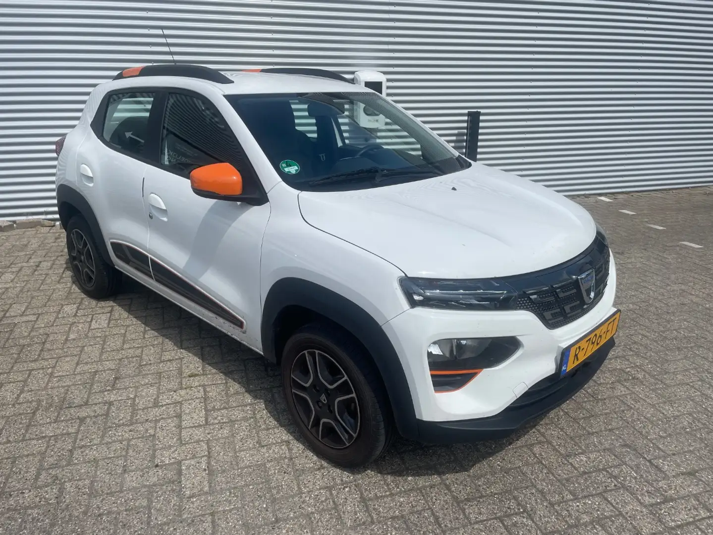Dacia Spring Comfort Plus 27 kWh | Airco | Lederen bekleding | Wit - 2