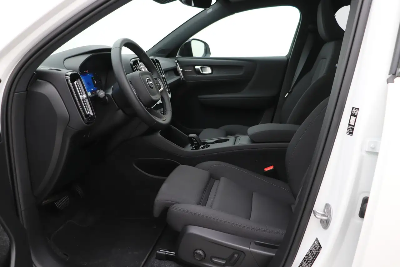 Volvo EX40 2026