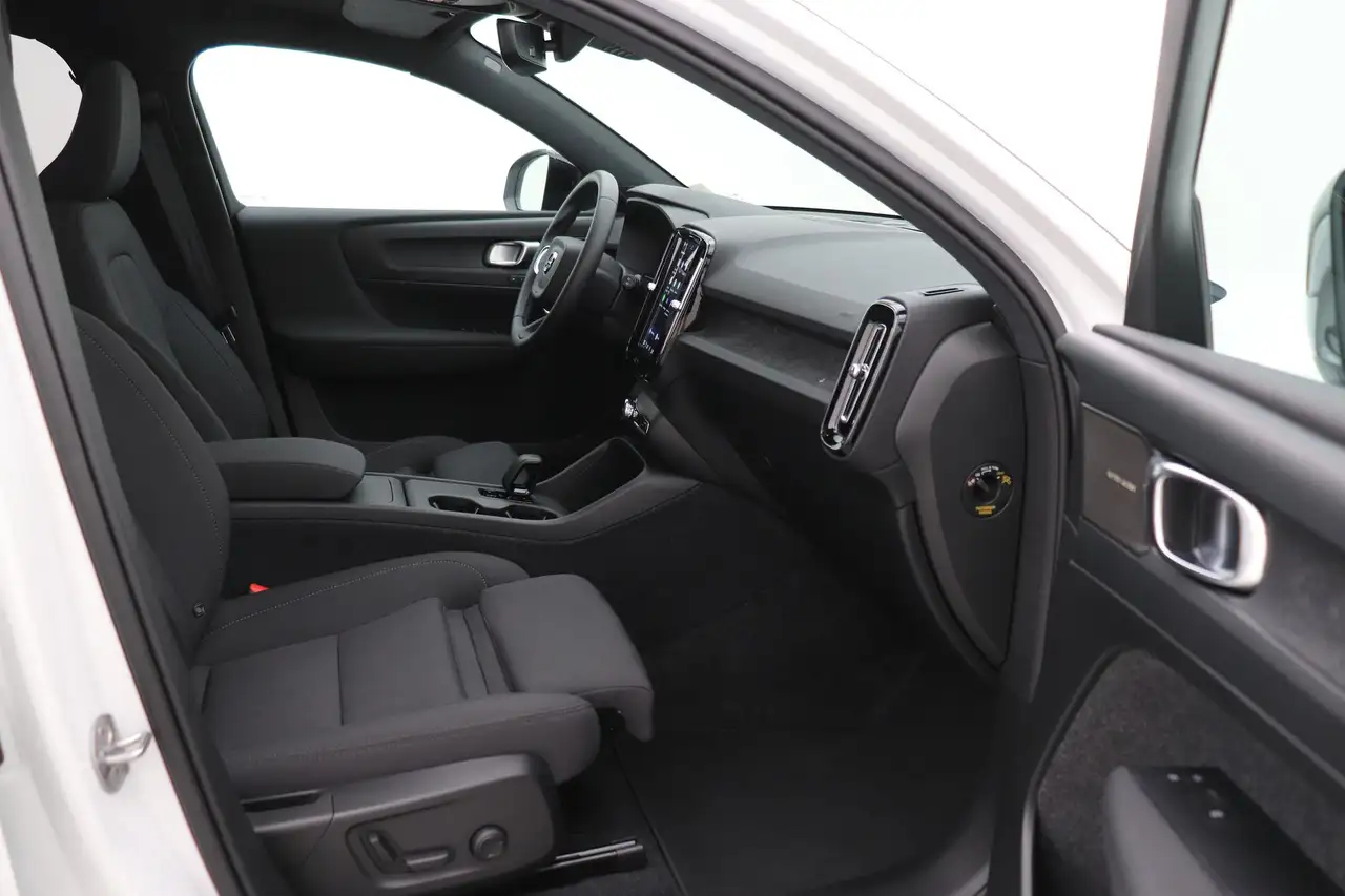 Volvo EX40 2026