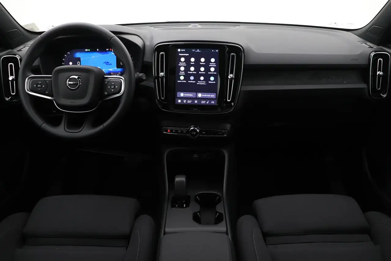 Volvo EX40 2026