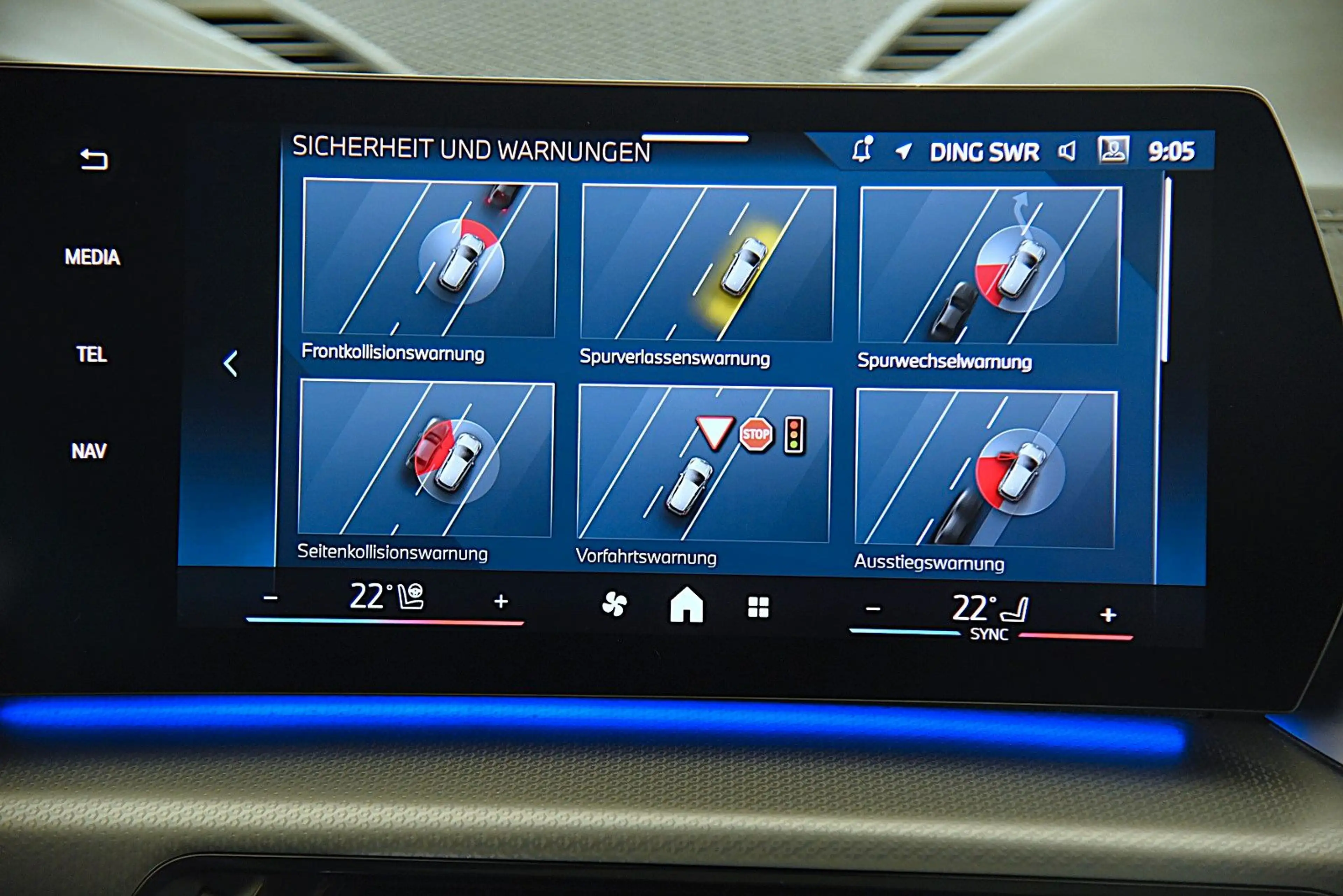 BMW X2 xDrive20d M Sport Pano LED HUD H&K AHK DAB — photo 14