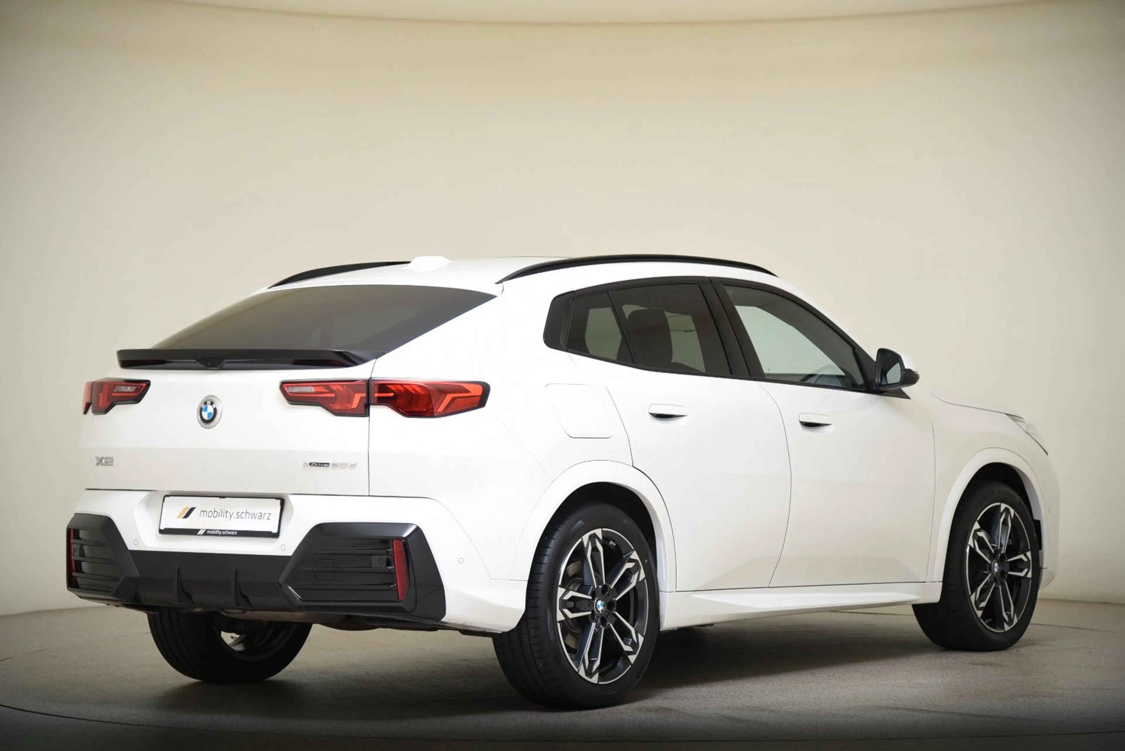 BMW X2 xDrive20d M Sport Pano LED HUD H&K AHK DAB — photo 3