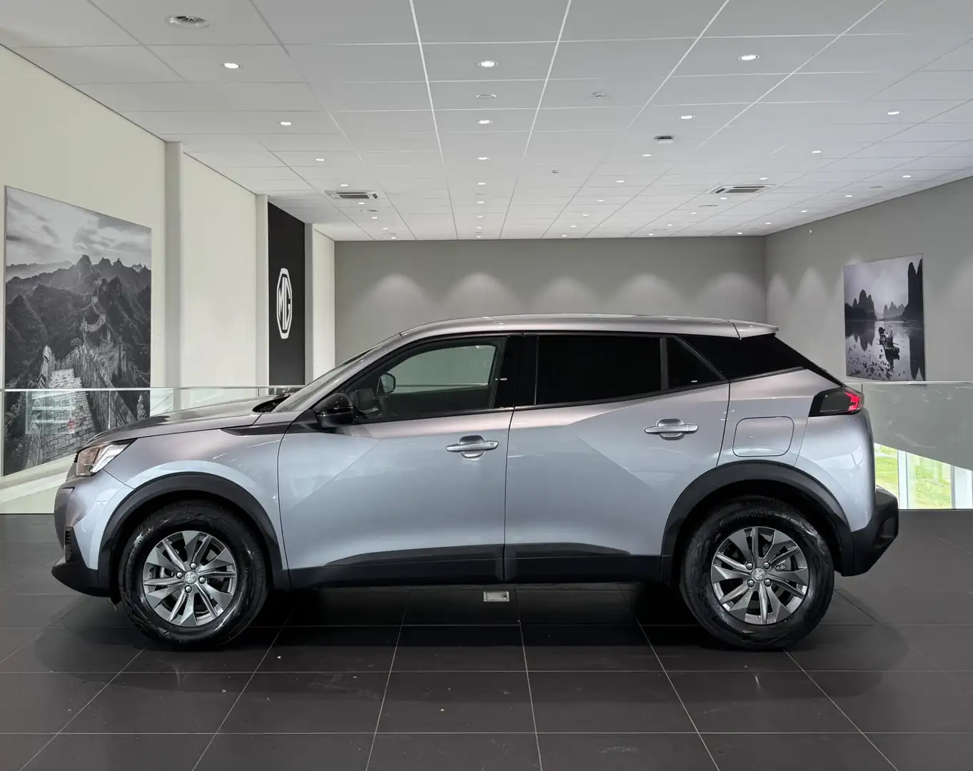 Peugeot 2008 1.2 PureTech Active Pack | Apple Carplay/Android A Grijs - 2