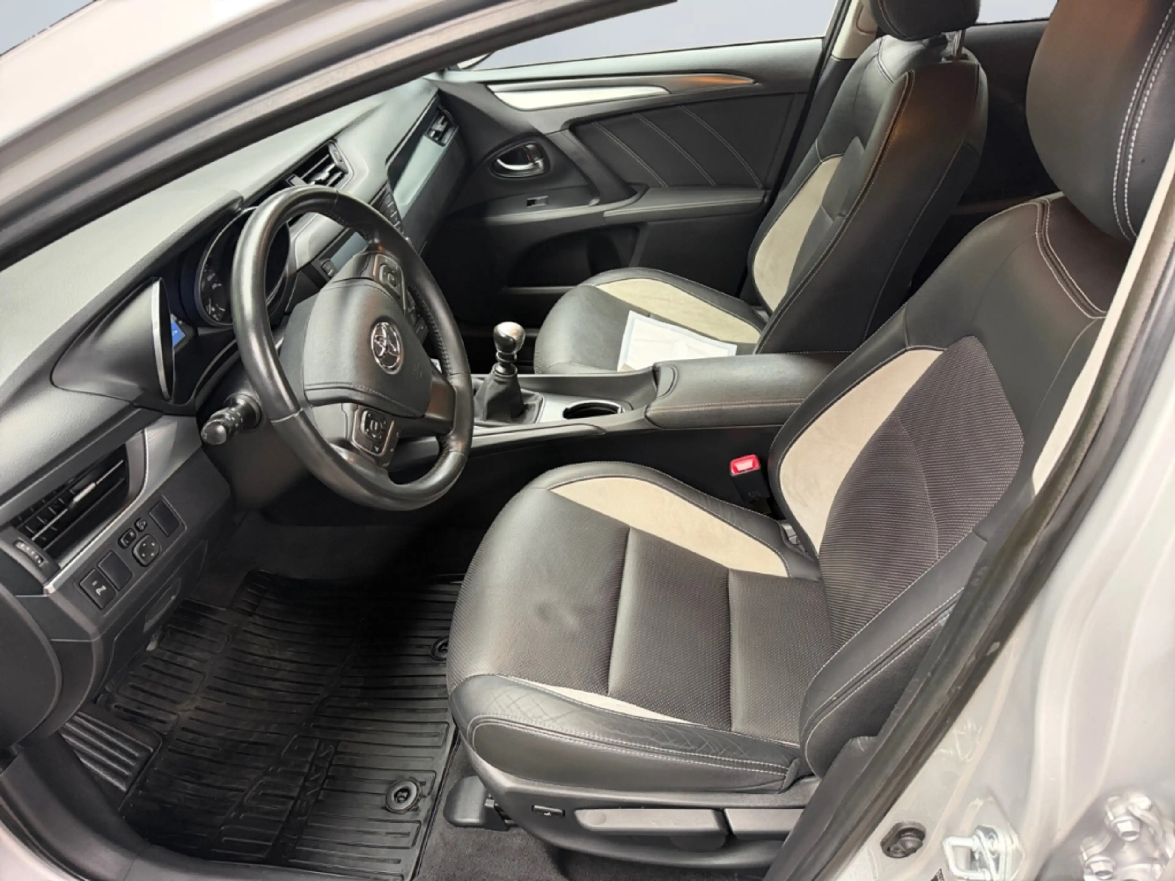 Toyota Avensis 1.8 TS Executive *Bi-LED*Pano*Leder*HiFi* — photo 7