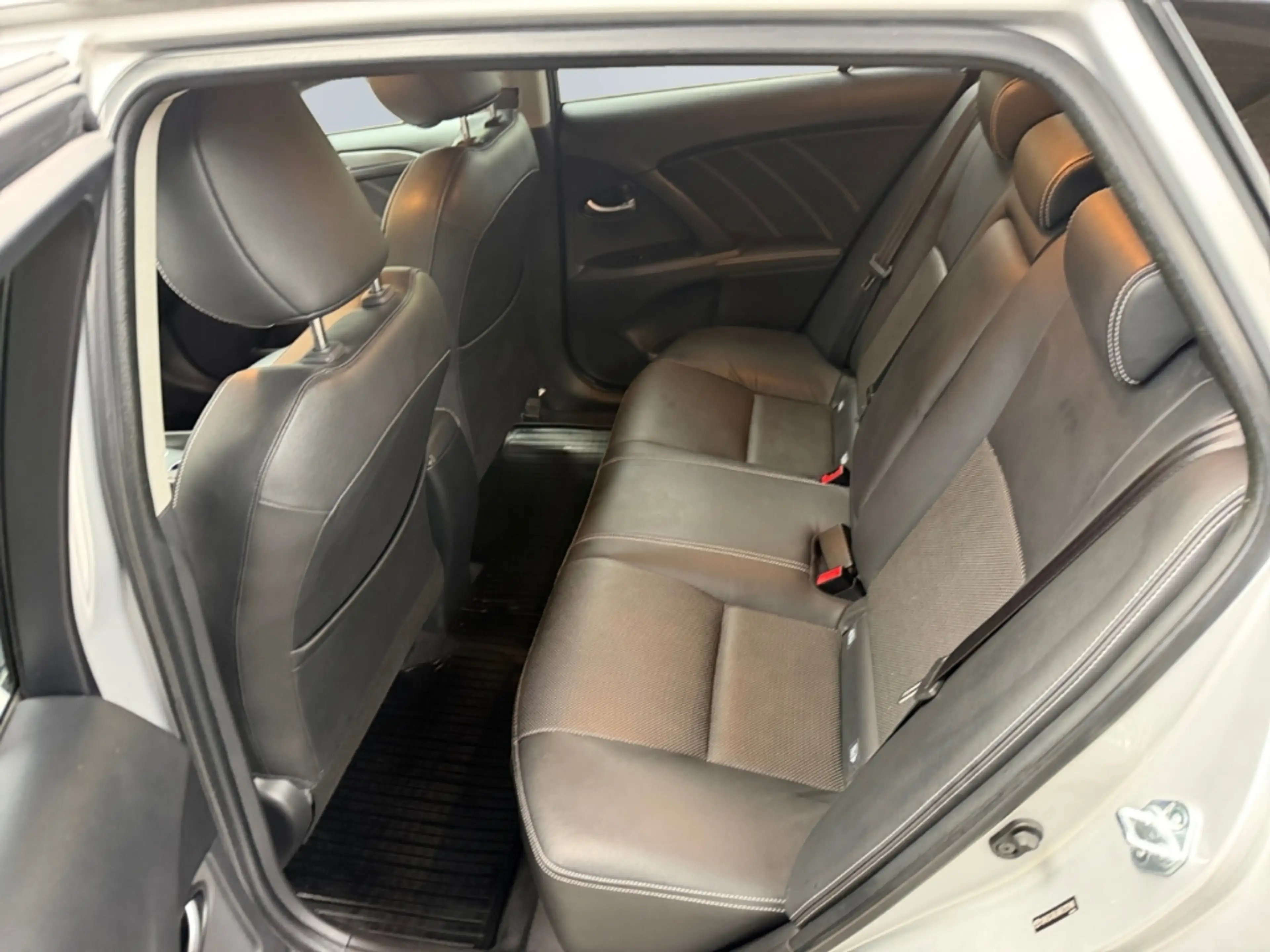 Toyota Avensis 1.8 TS Executive *Bi-LED*Pano*Leder*HiFi* — photo 14
