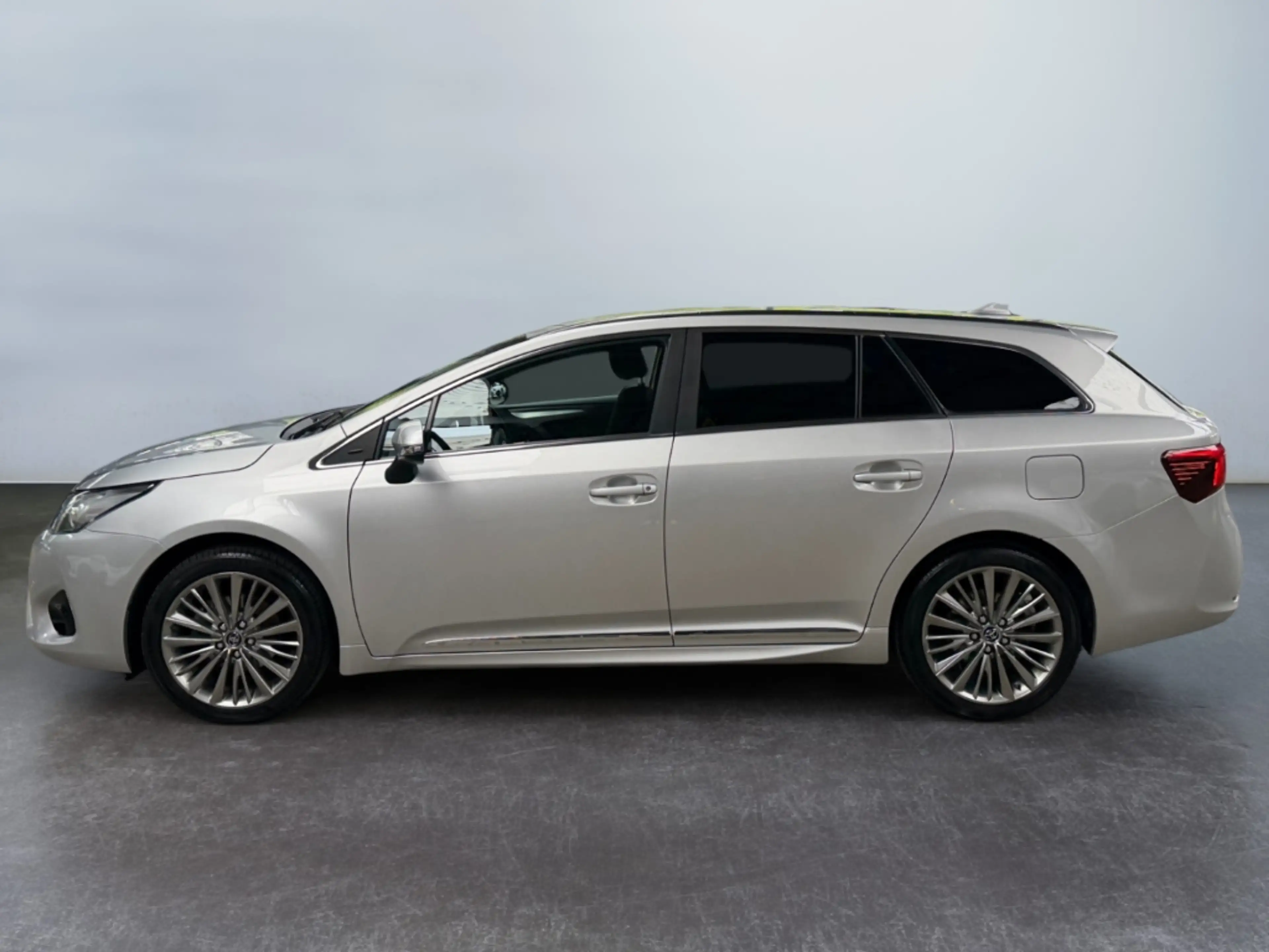 Toyota Avensis 1.8 TS Executive *Bi-LED*Pano*Leder*HiFi* — photo 5