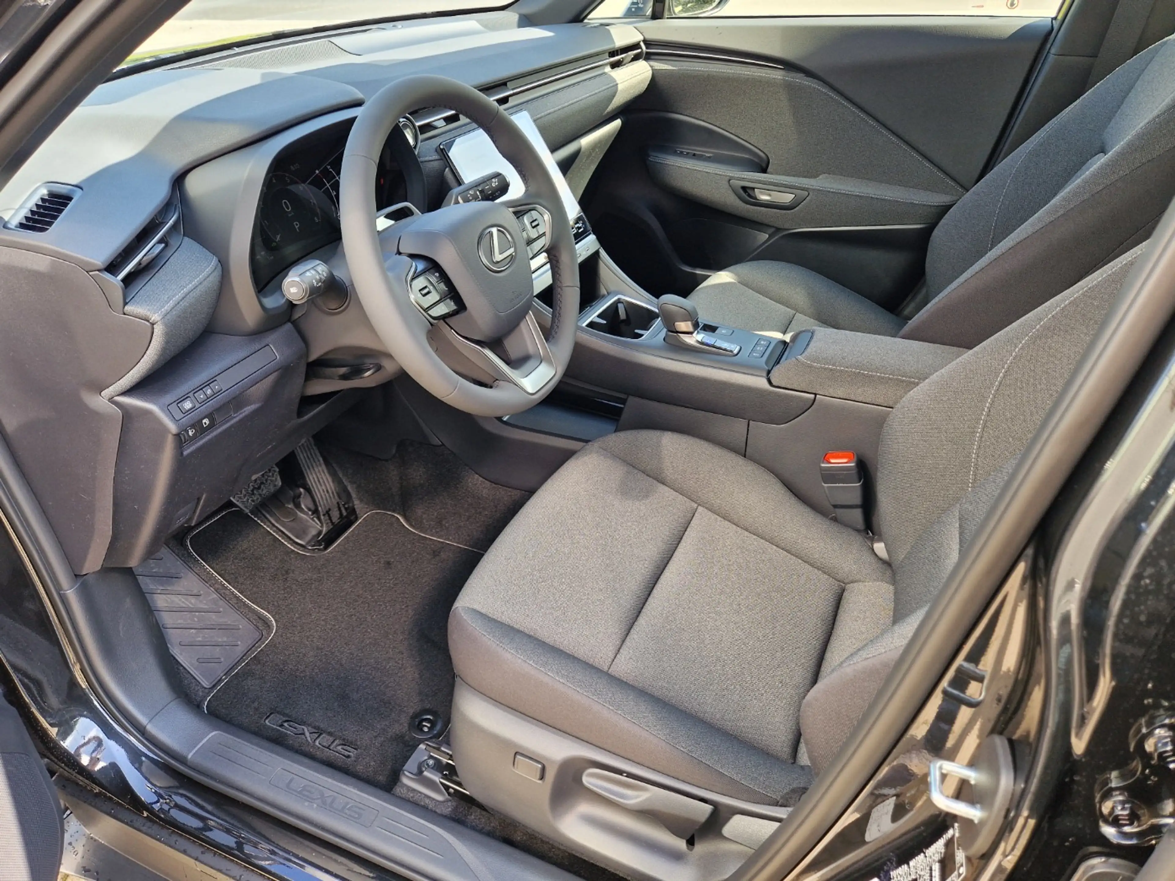Lexus LBX 1,5 FWD Komfort Paket ACC+LED+Navi+SHZ+Kam. — photo 8