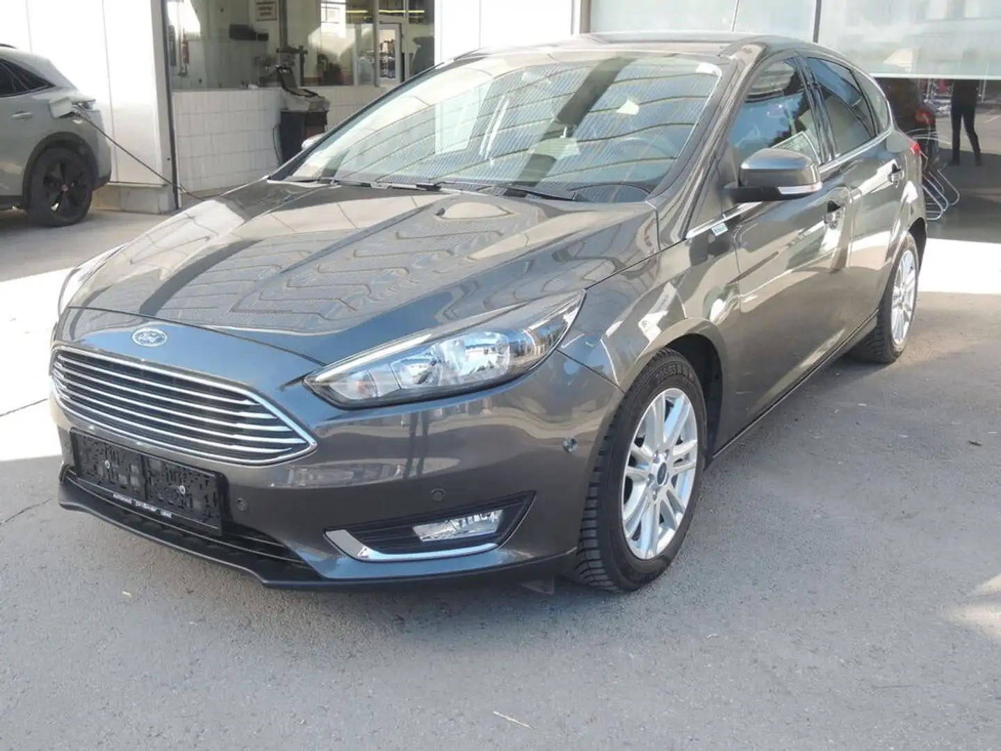 Ford Focus 1,0 EcoBoost Titanium- Privatverkauf Grau - 1