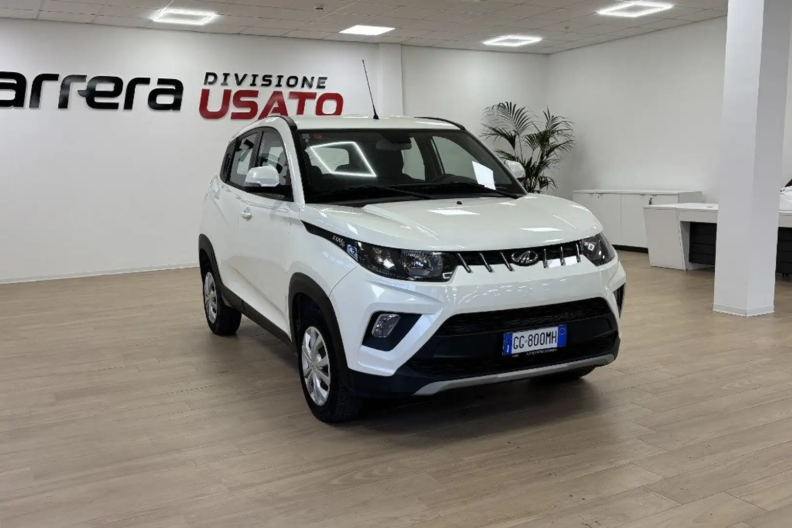Mahindra KUV100 1.2 VVT M-Bifuel(GPL) K6+ Bianco - 1