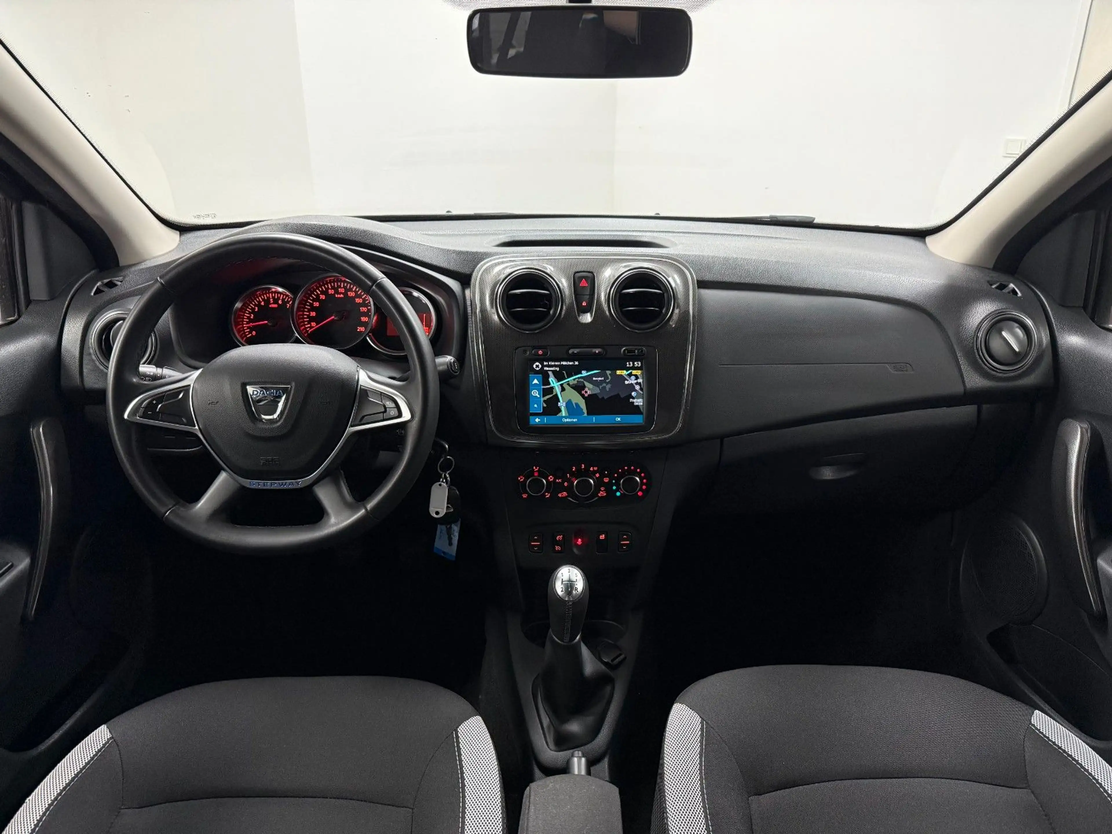 Dacia Logan MCV II Kombi Stepway — photo 9