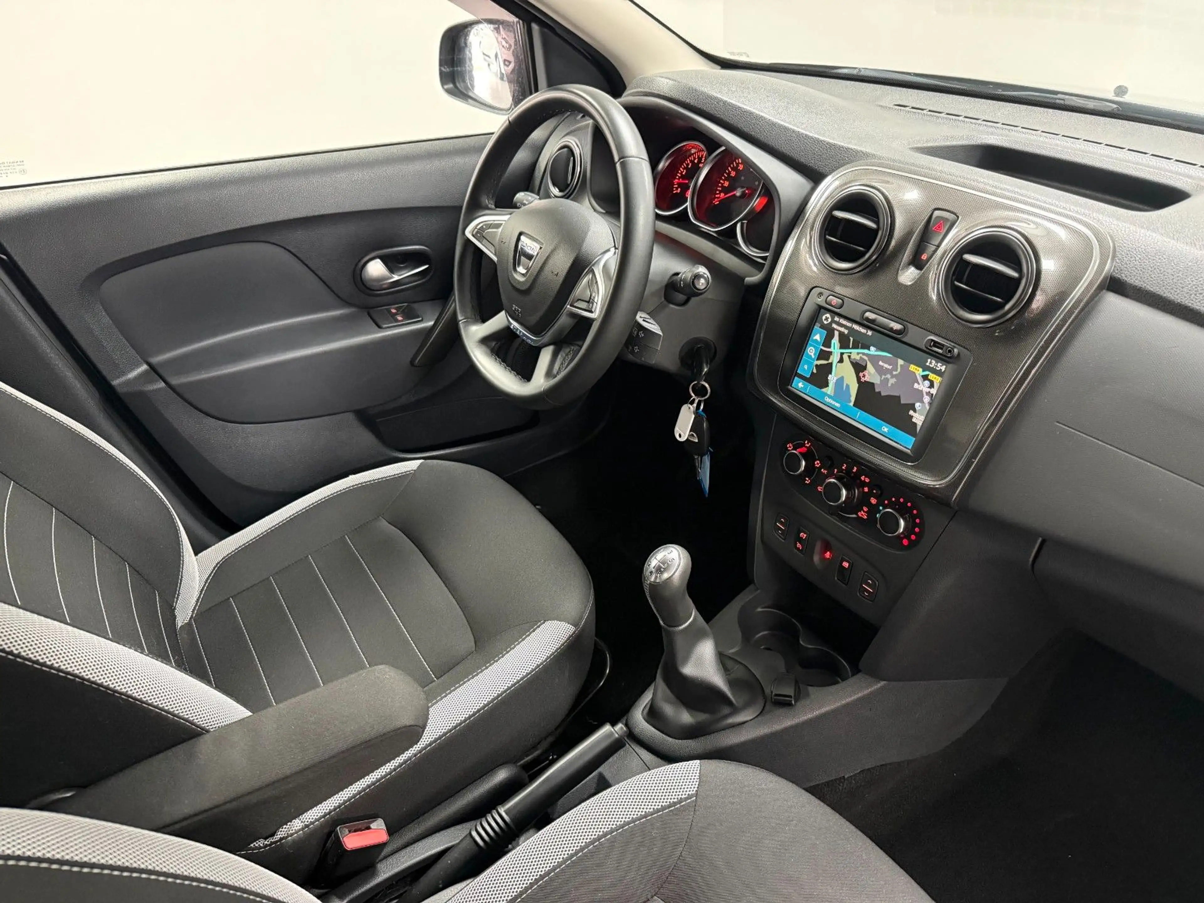 Dacia Logan MCV II Kombi Stepway — photo 10