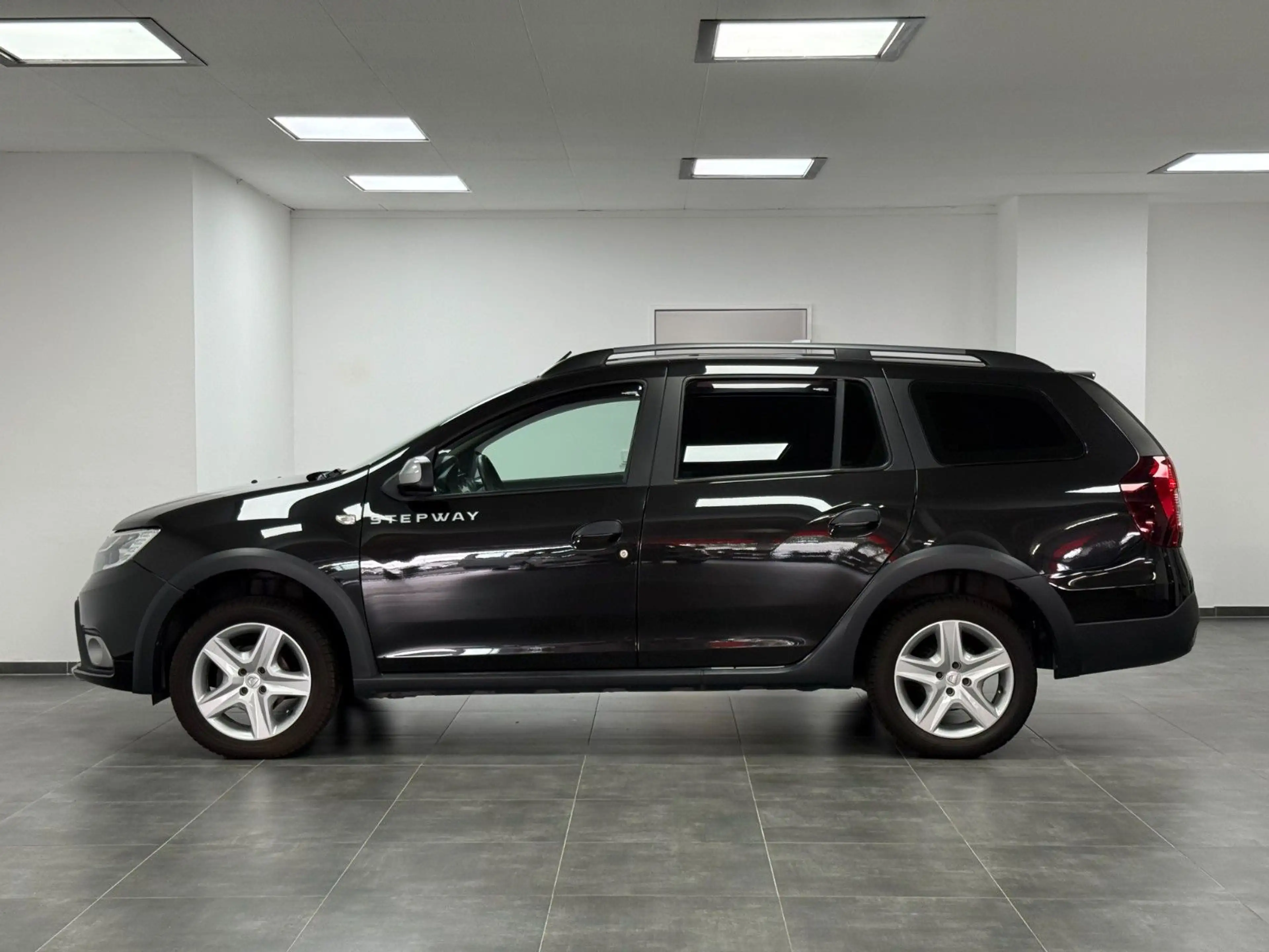 Dacia Logan MCV II Kombi Stepway — photo 4