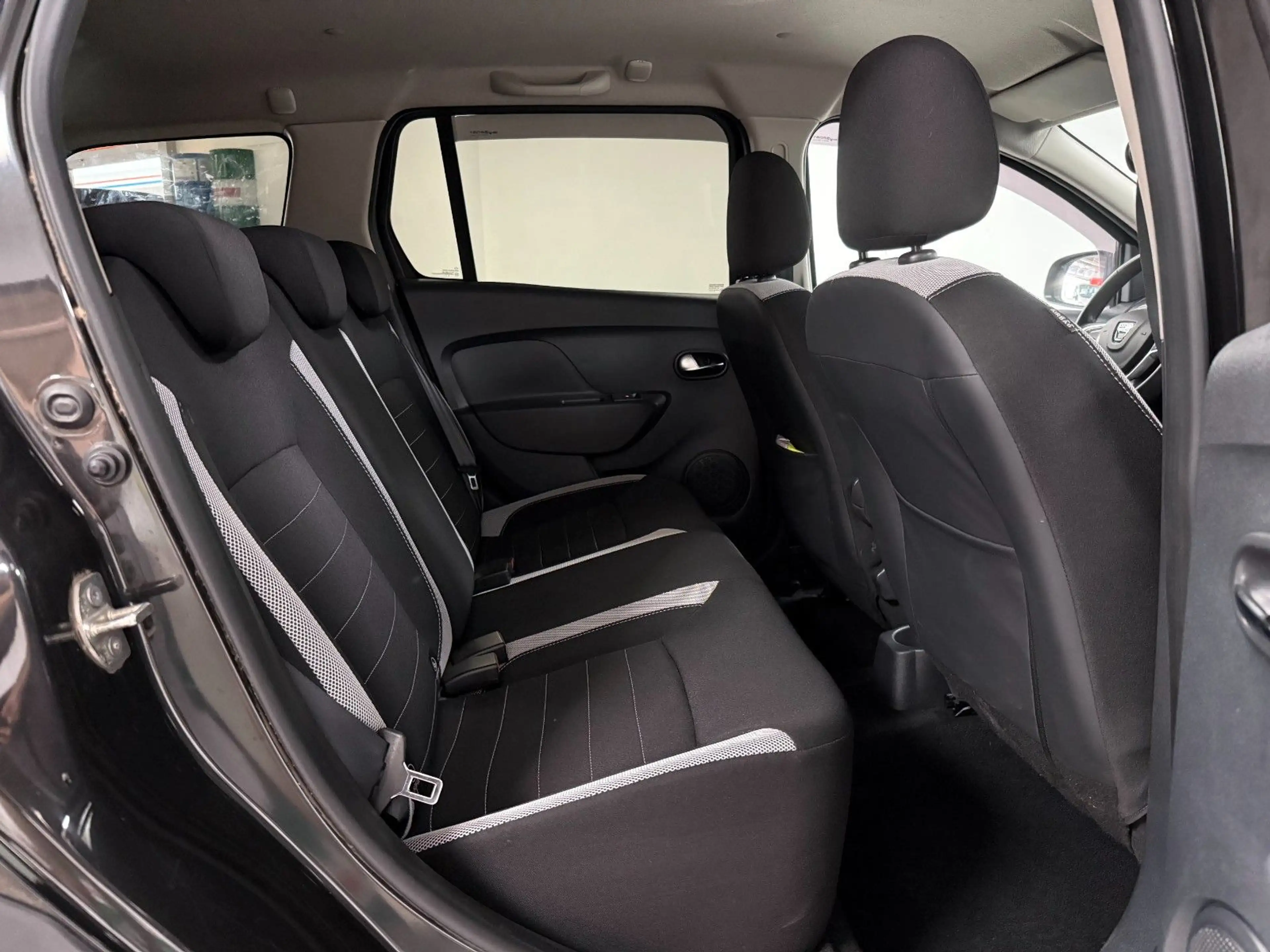 Dacia Logan MCV II Kombi Stepway — photo 12