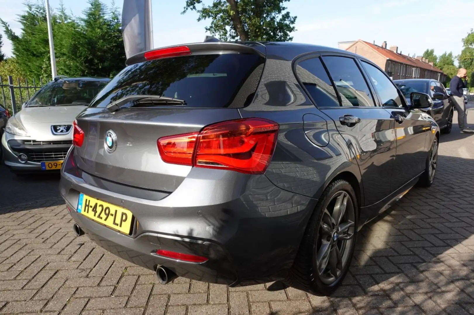 BMW 140 M140I ED. HIGH EXEC BOM VOL ZEER BEGEERLIJK Grijs - 2