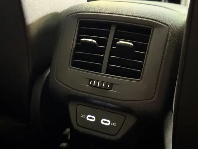 Volkswagen T-Roc view 13