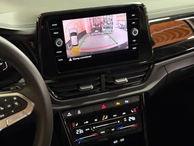 Volkswagen T-Roc view 23