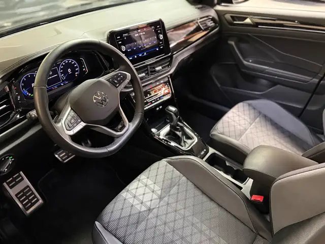 Volkswagen T-Roc view 17