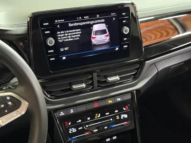 Volkswagen T-Roc view 25
