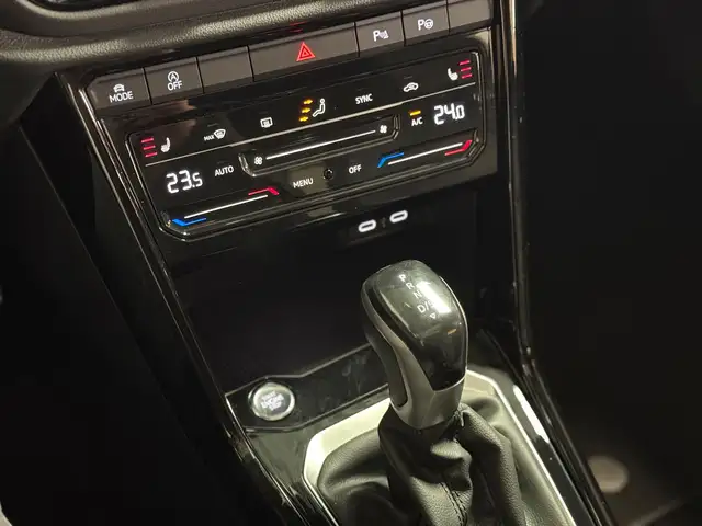 Volkswagen T-Roc view 21