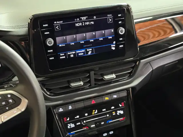Volkswagen T-Roc view 24
