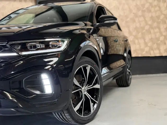 Volkswagen T-Roc view 2