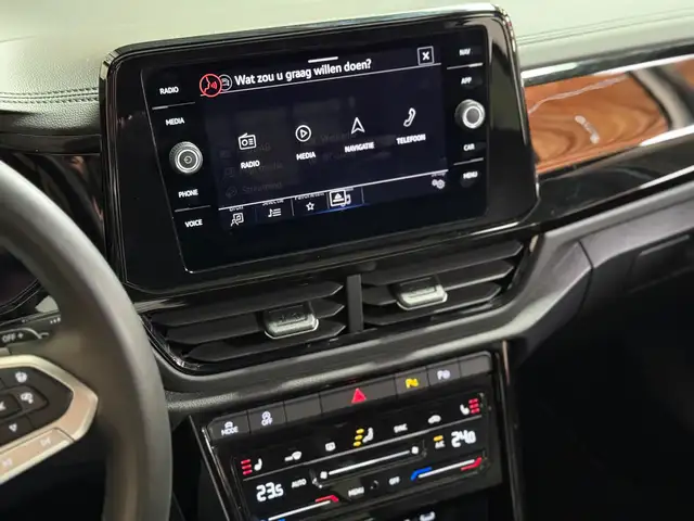 Volkswagen T-Roc view 28