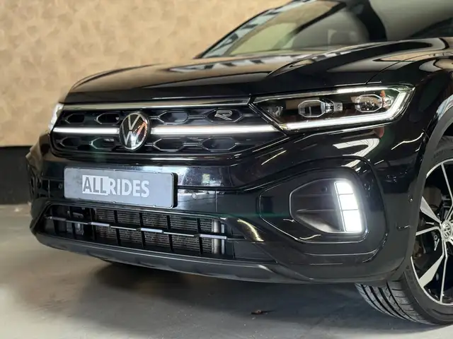 Volkswagen T-Roc view 3