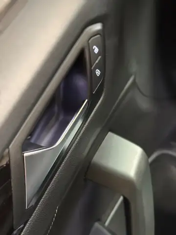 Volkswagen T-Roc view 16