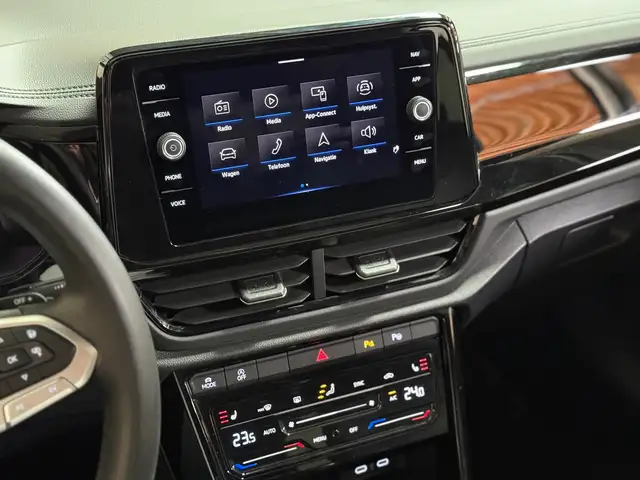 Volkswagen T-Roc view 26
