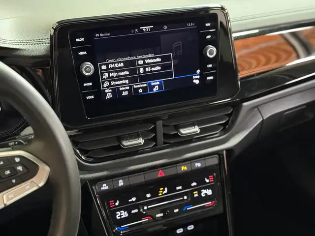 Volkswagen T-Roc view 27