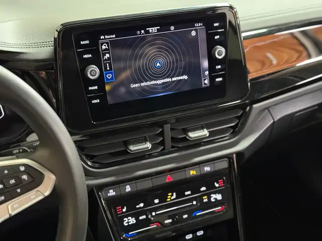 Volkswagen T-Roc view 29