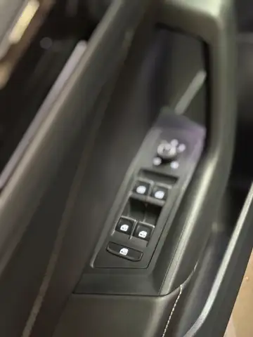 Volkswagen T-Roc view 15