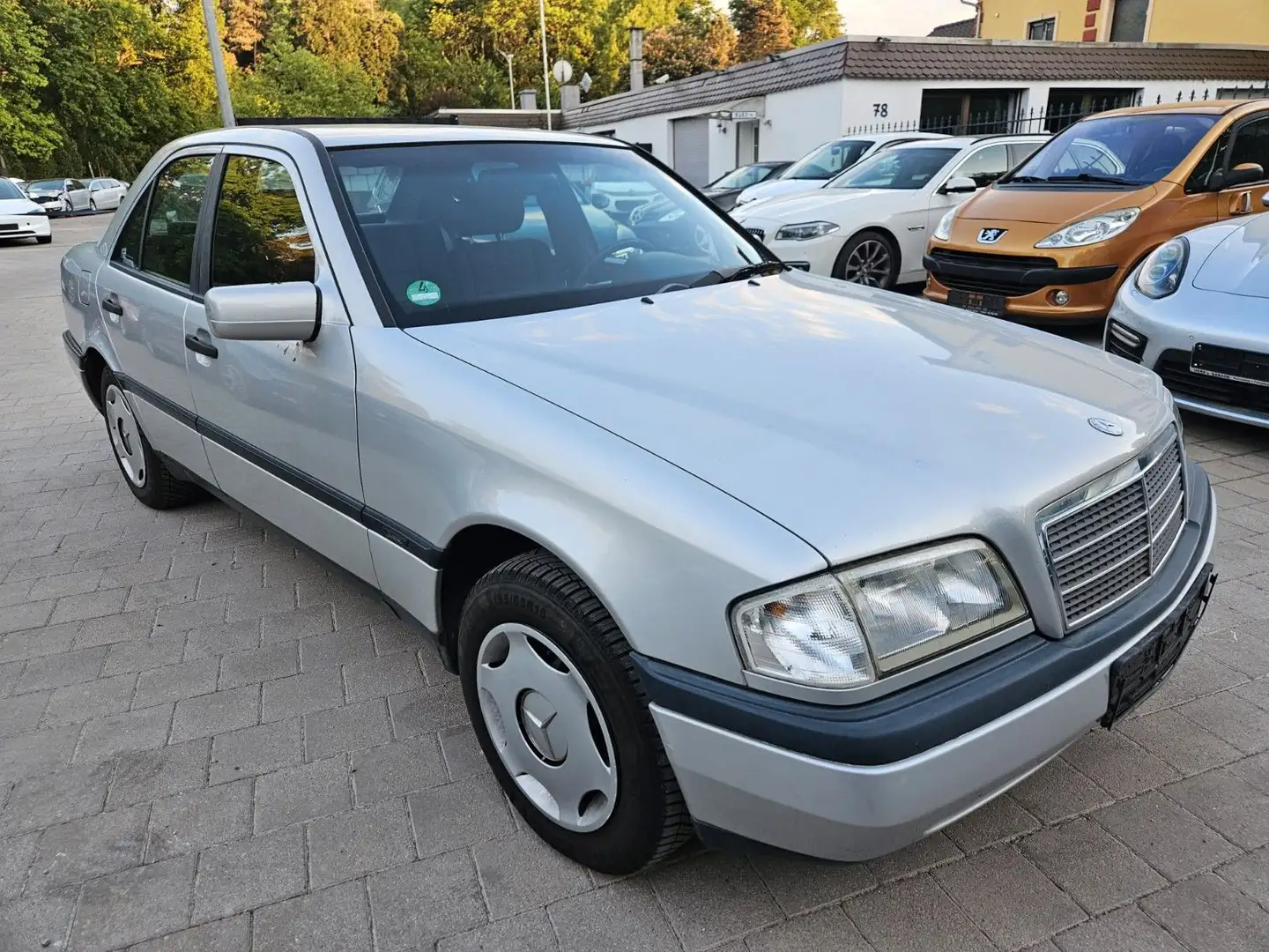 Mercedes-Benz C 180 Lim. Серебристый - 1