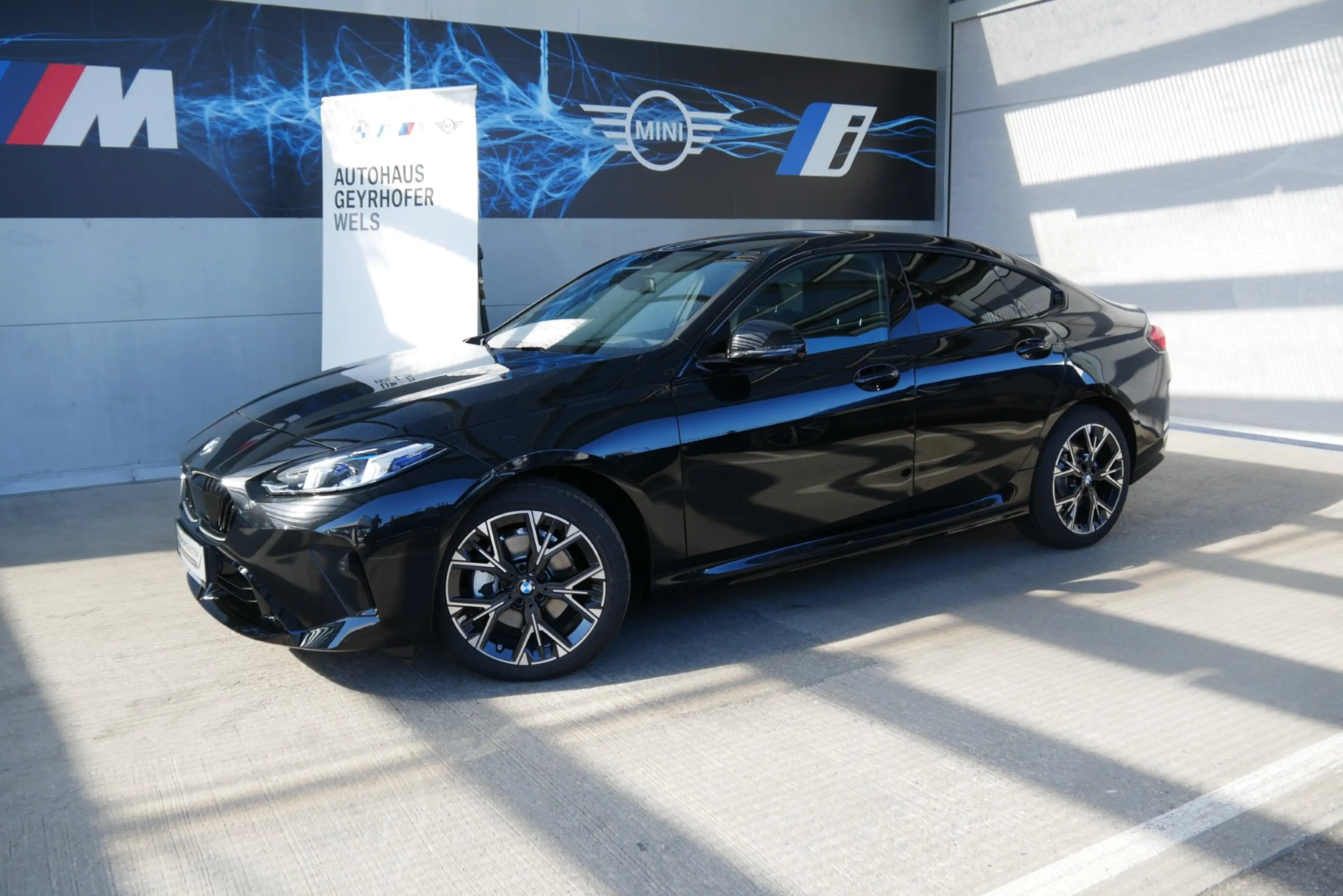 BMW 216 i *M-Sportpaket/Innovationspaket/360°/Adapt. LED/Head-Up* — photo 3