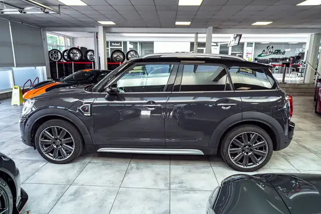 MINI Countryman view 4