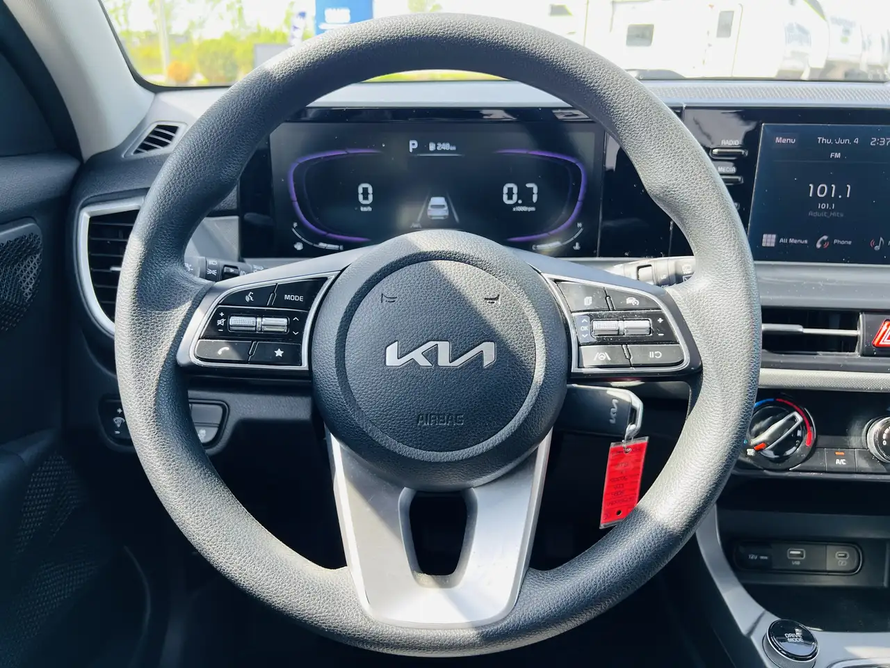 Kia Seltos снимка Kia Seltos