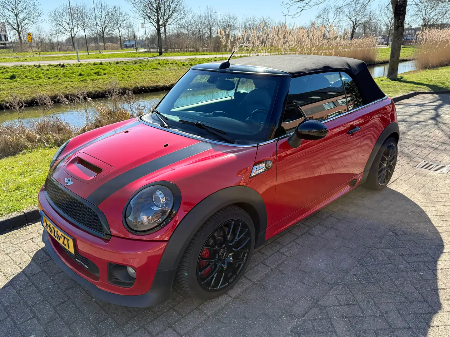 MINI John Cooper Works Cabrio 1.6 JCW 211 pk Червоний - 2