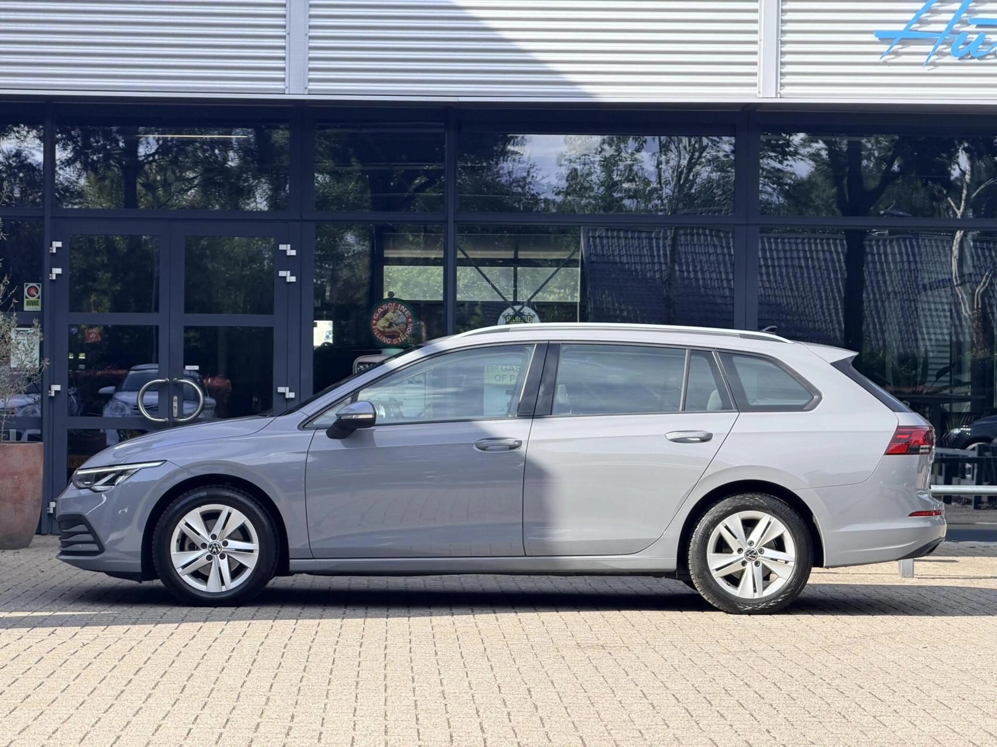 Volkswagen Golf Variant 1.0 TSI Life | Carplay | Adaptive cruise | Climate — photo 12