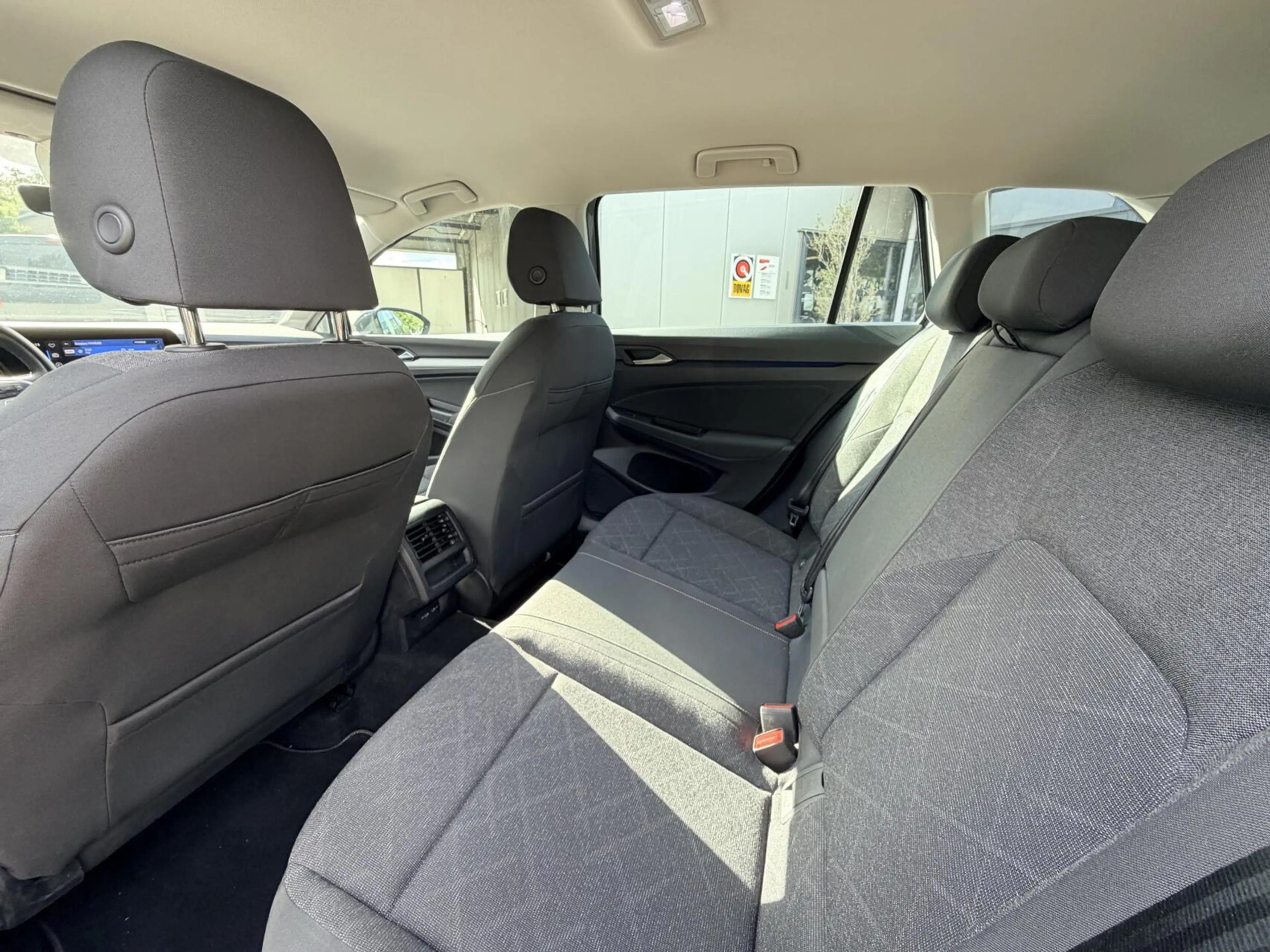 Volkswagen Golf Variant 1.0 TSI Life | Carplay | Adaptive cruise | Climate — photo 15