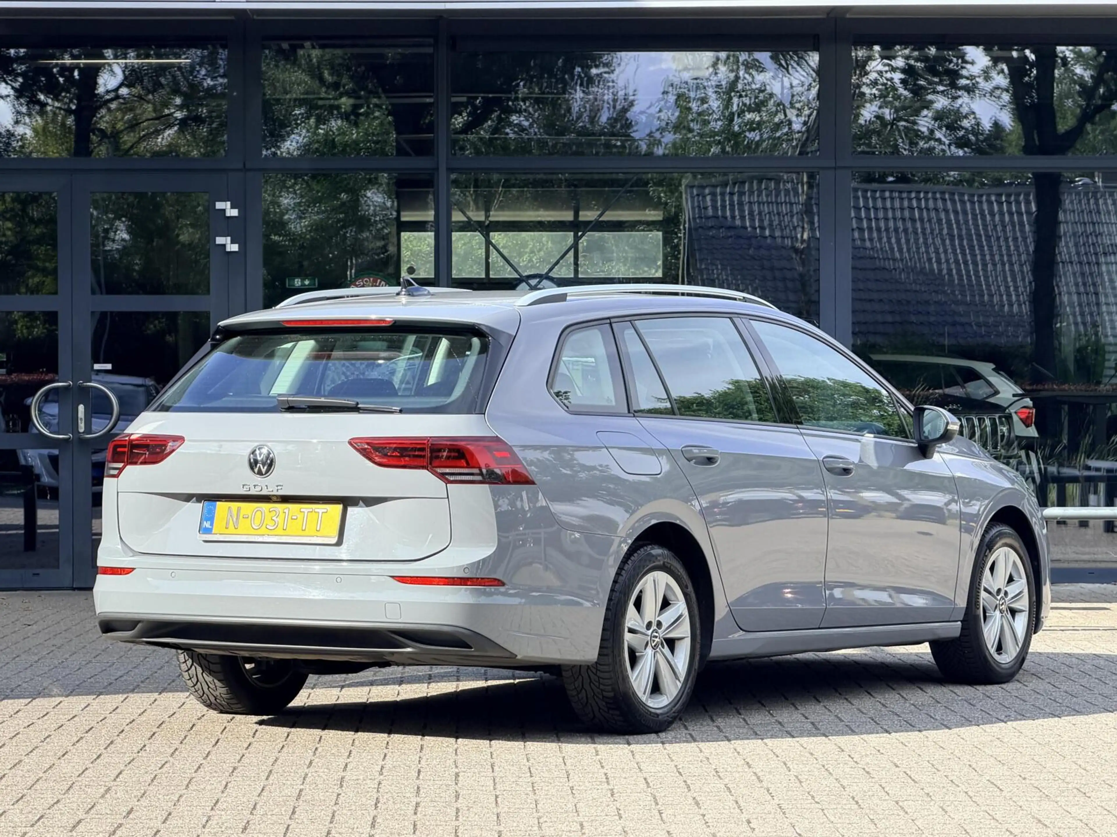 Volkswagen Golf Variant 1.0 TSI Life | Carplay | Adaptive cruise | Climate — photo 2