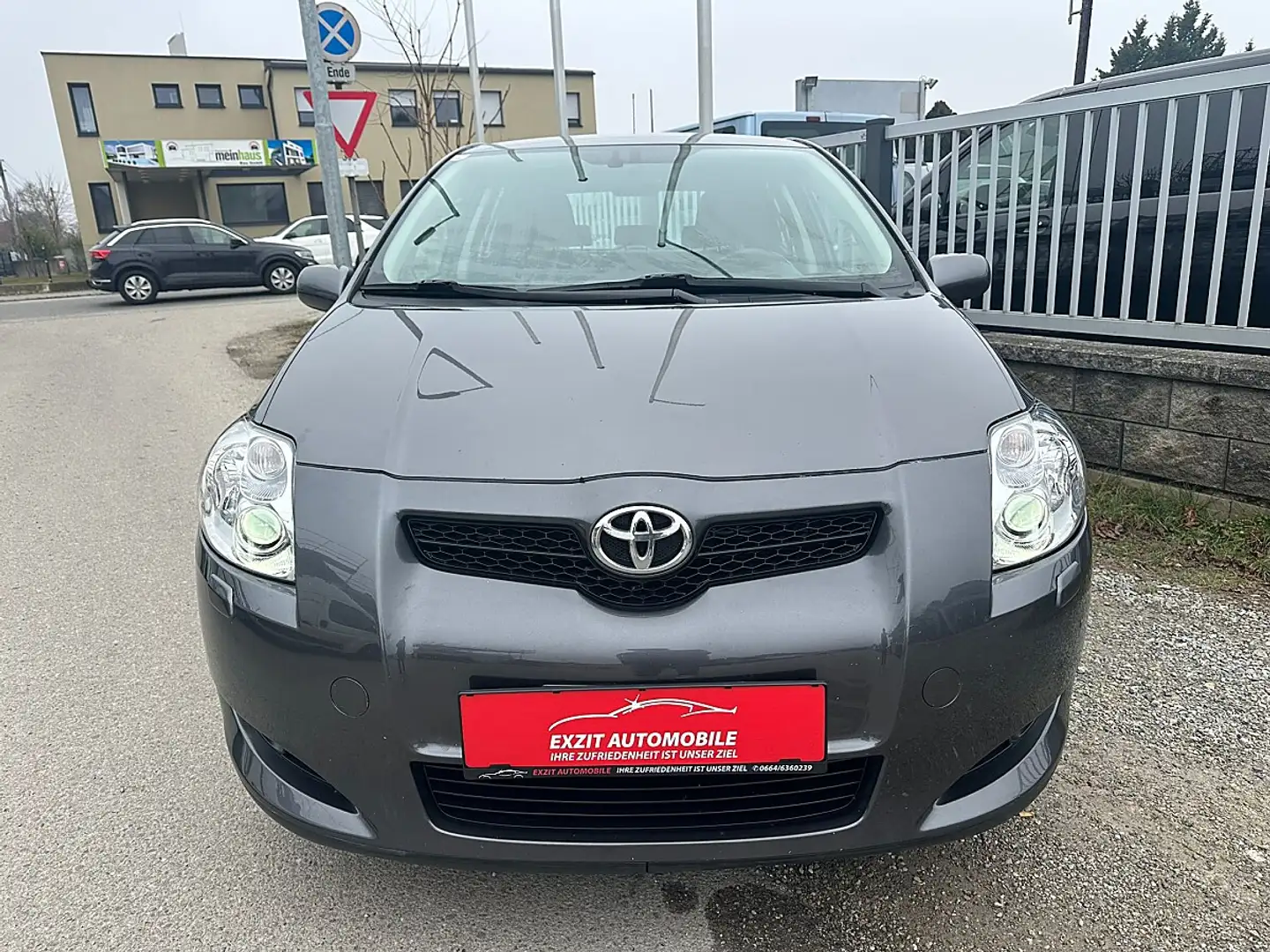 Toyota Auris 1,6 Dual VVT-i High Grau - 2