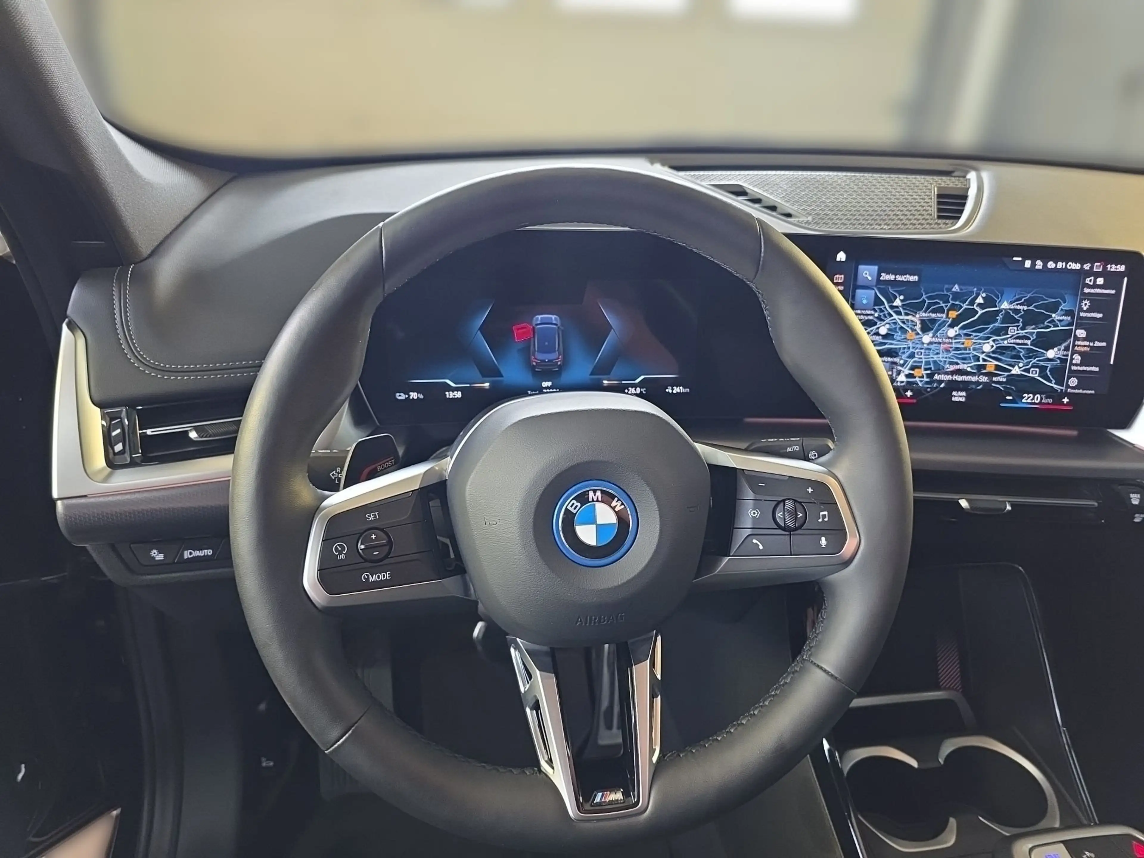 BMW iX 1 xDrive30 M-Sport*AHK*Panoramadach*Harman/Kardon* — photo 8