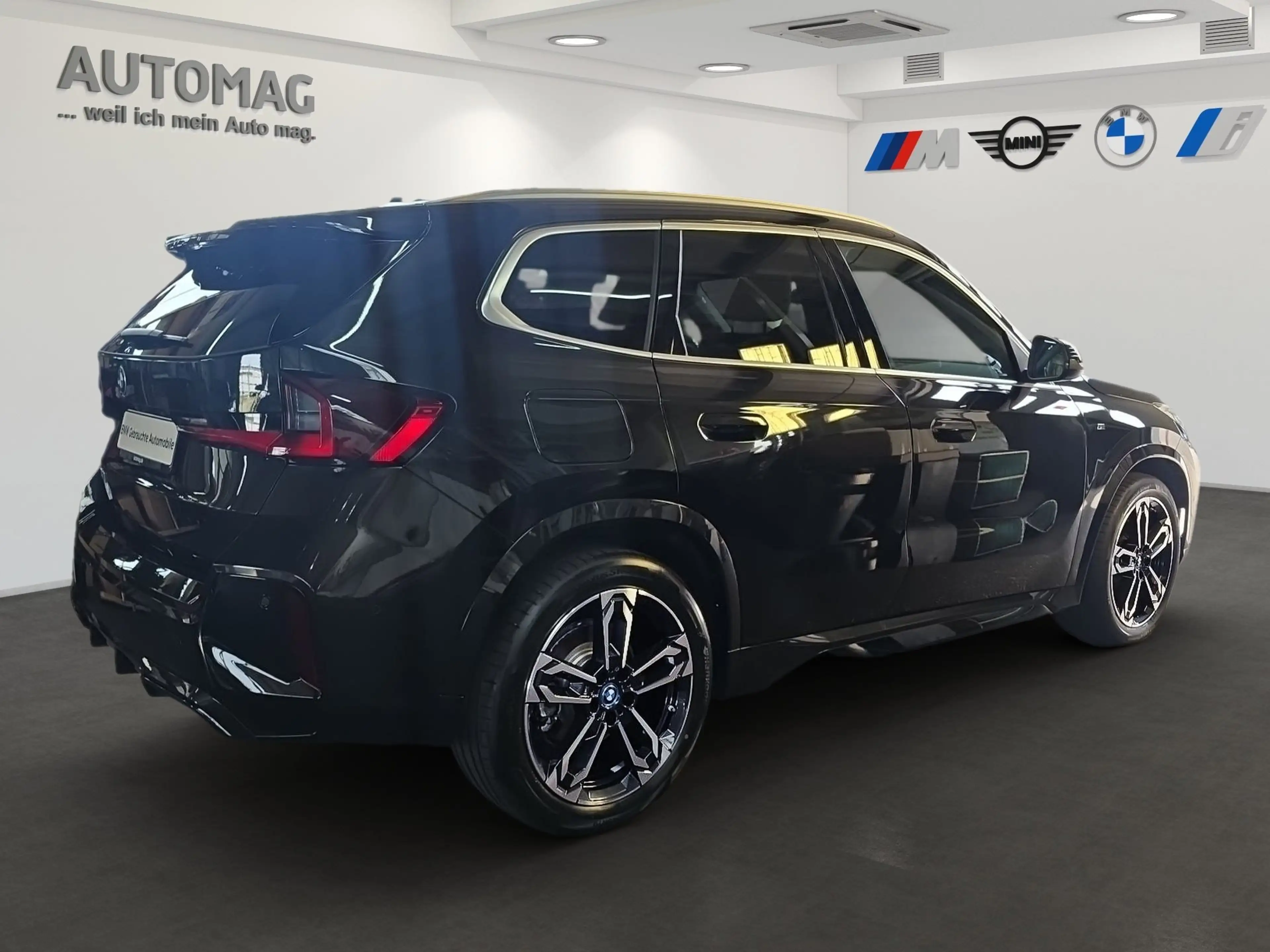 BMW iX 1 xDrive30 M-Sport*AHK*Panoramadach*Harman/Kardon* — photo 3