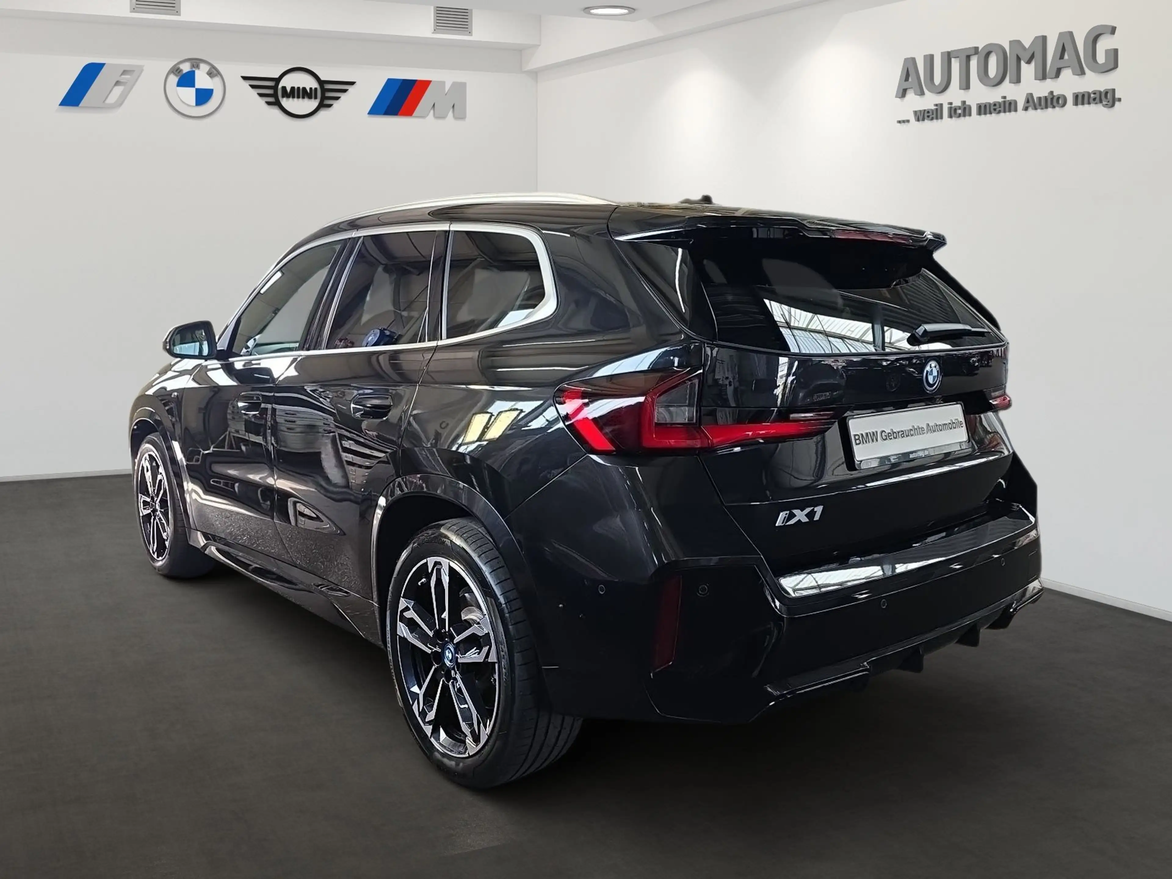 BMW iX 1 xDrive30 M-Sport*AHK*Panoramadach*Harman/Kardon* — photo 4