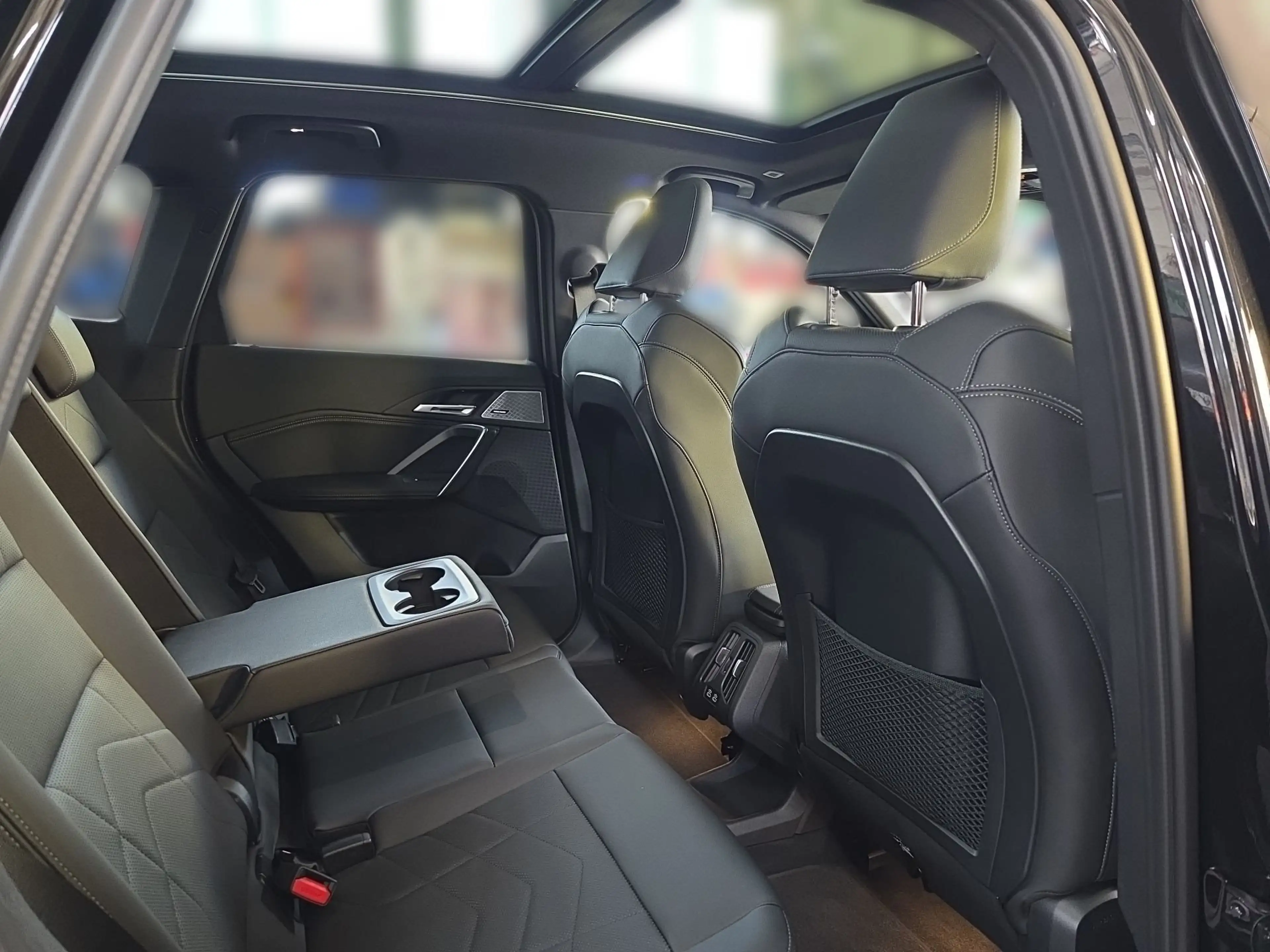 BMW iX 1 xDrive30 M-Sport*AHK*Panoramadach*Harman/Kardon* — photo 11