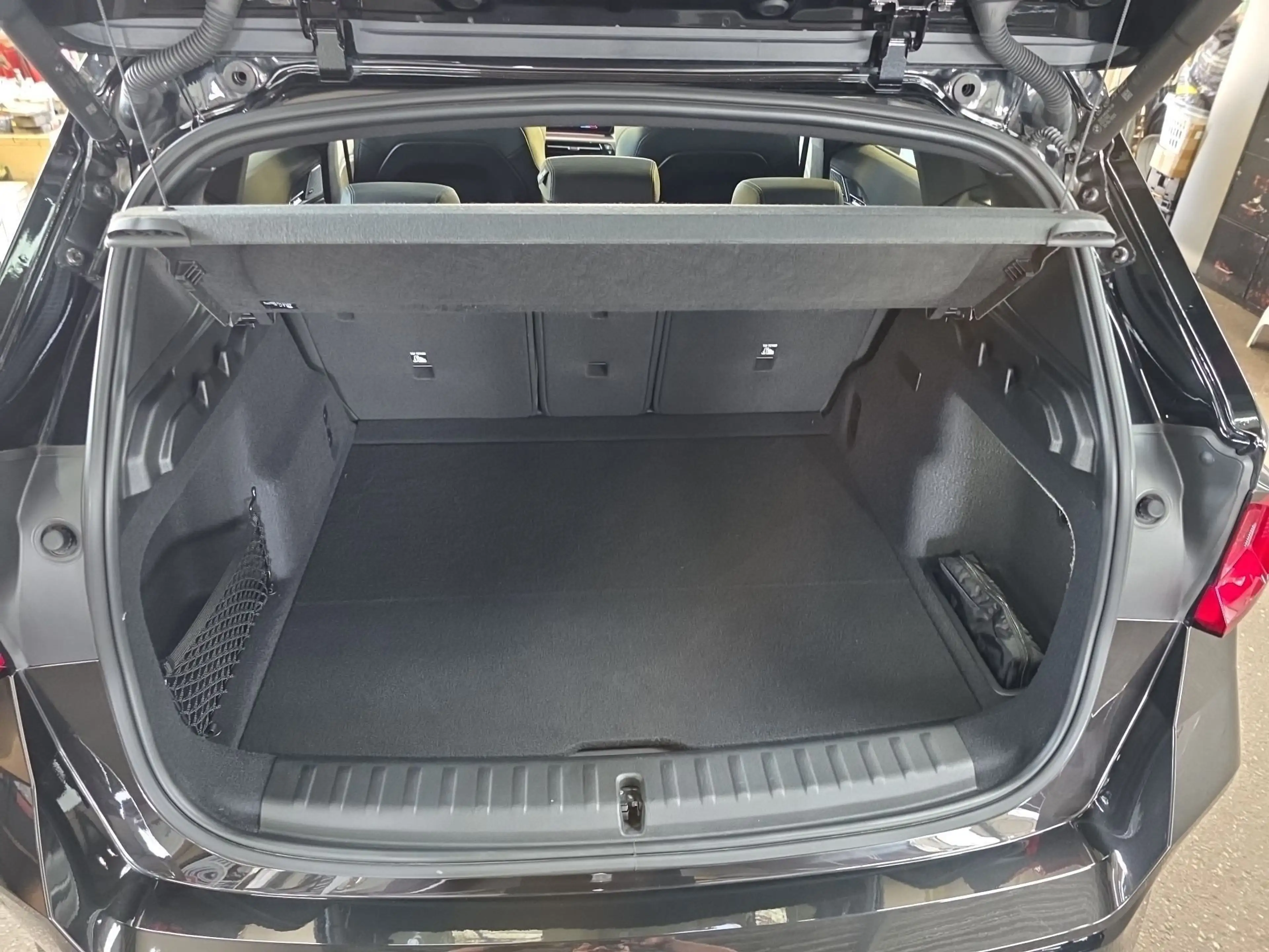 BMW iX 1 xDrive30 M-Sport*AHK*Panoramadach*Harman/Kardon* — photo 12